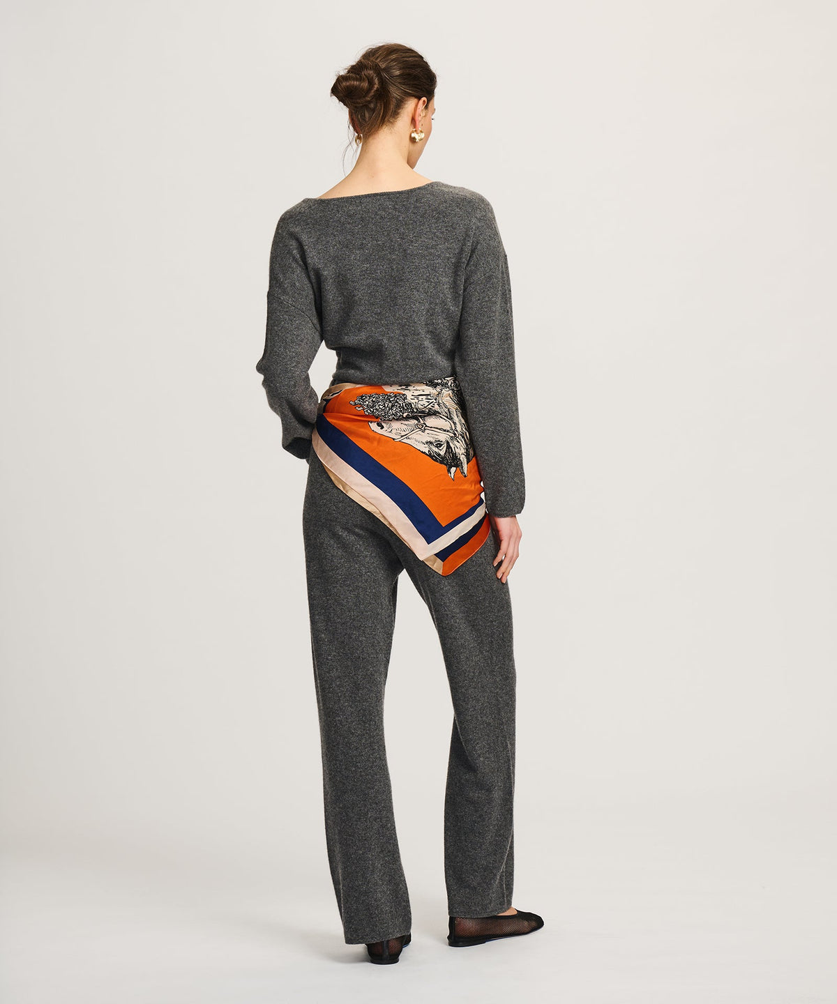 Signature Cashmere Scoop Neck Sweater