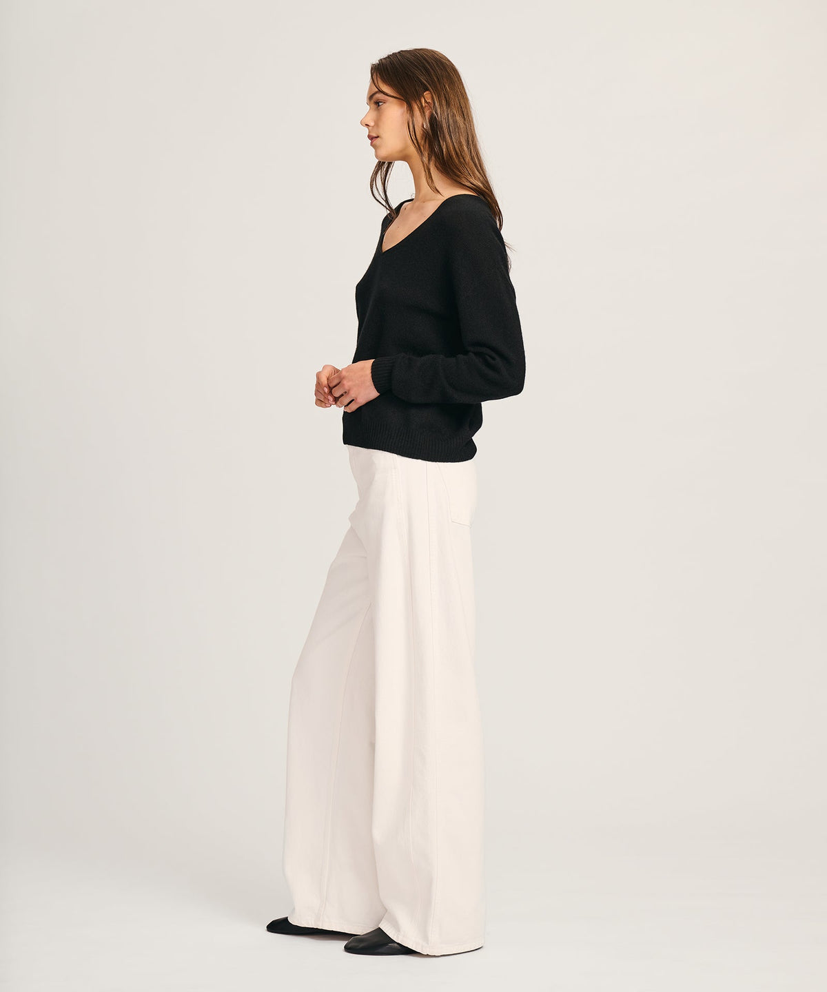 Lightweight Cashmere V-Neck Sweater