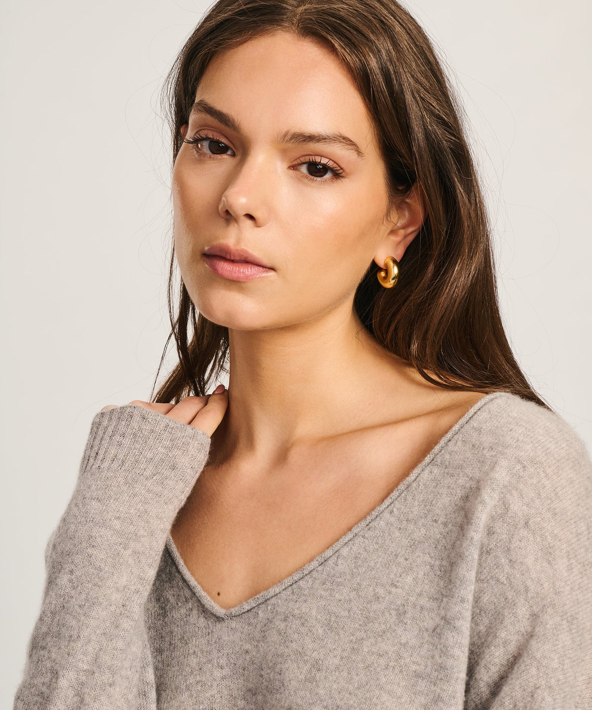 Lightweight Cashmere V-Neck Sweater