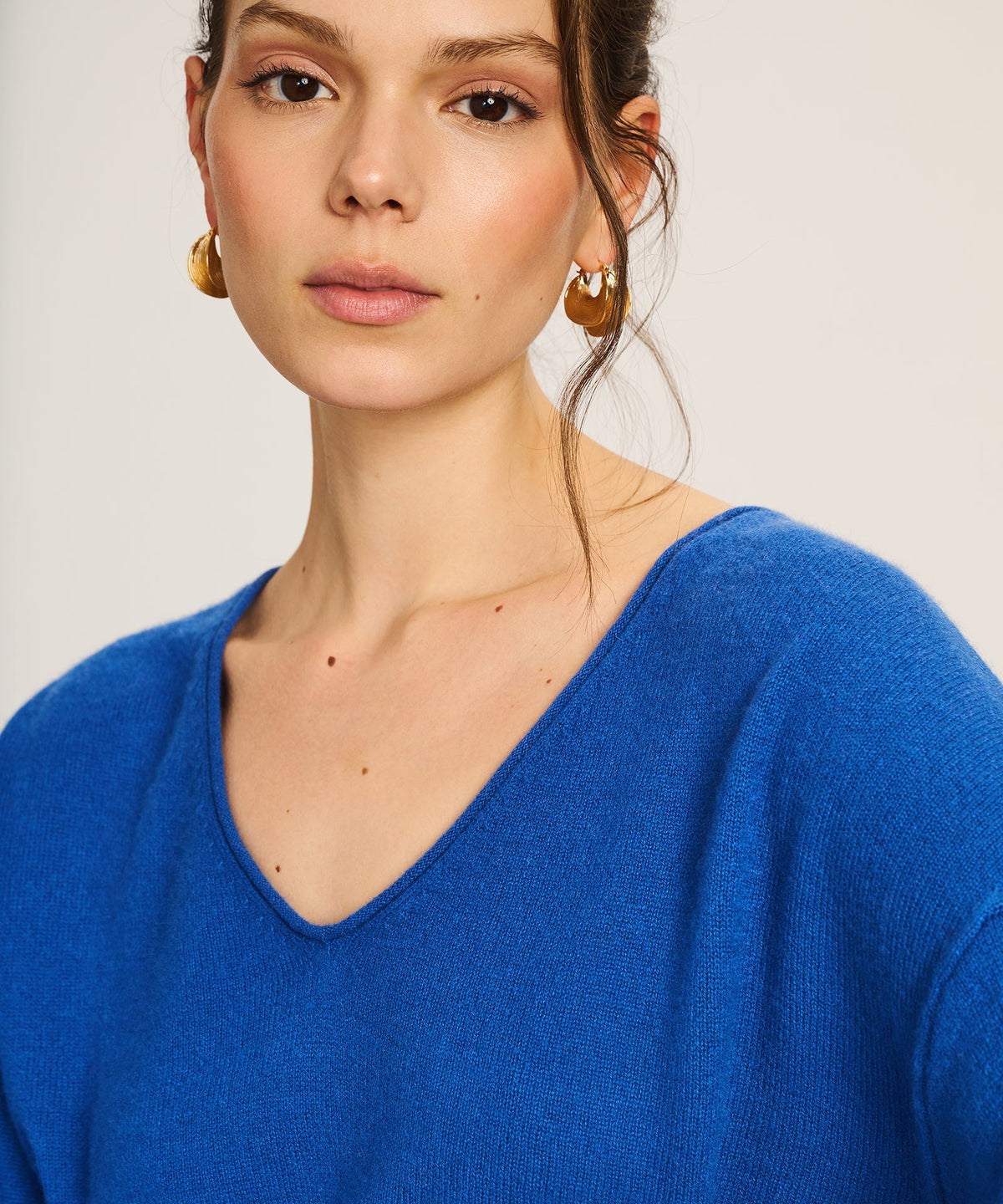Lightweight Cashmere V-Neck Sweater