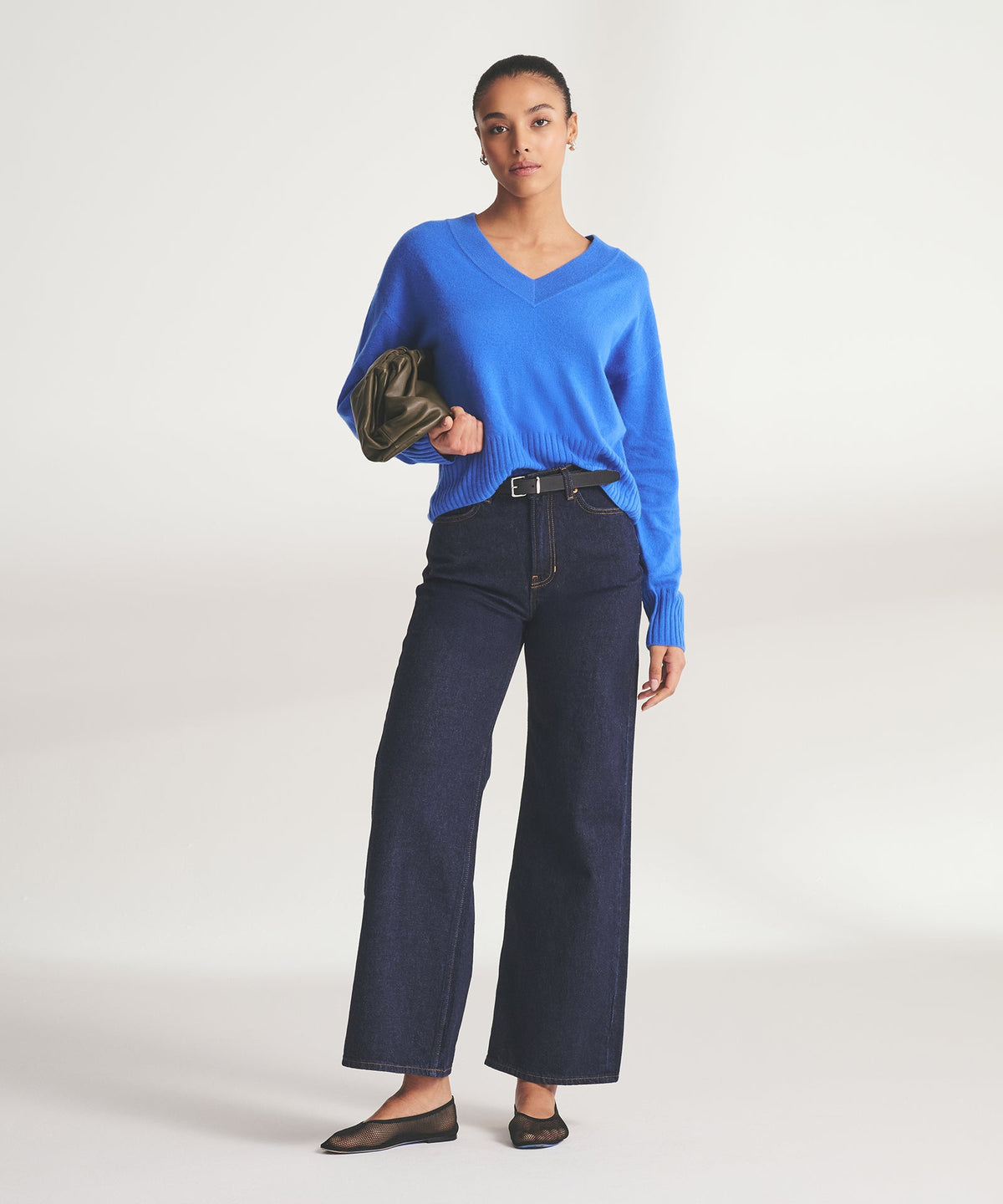 Signature Cashmere Classic V-Neck Sweater