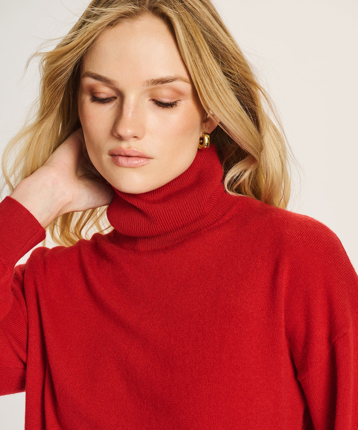 Signature Cashmere Boxy Turtleneck Sweater