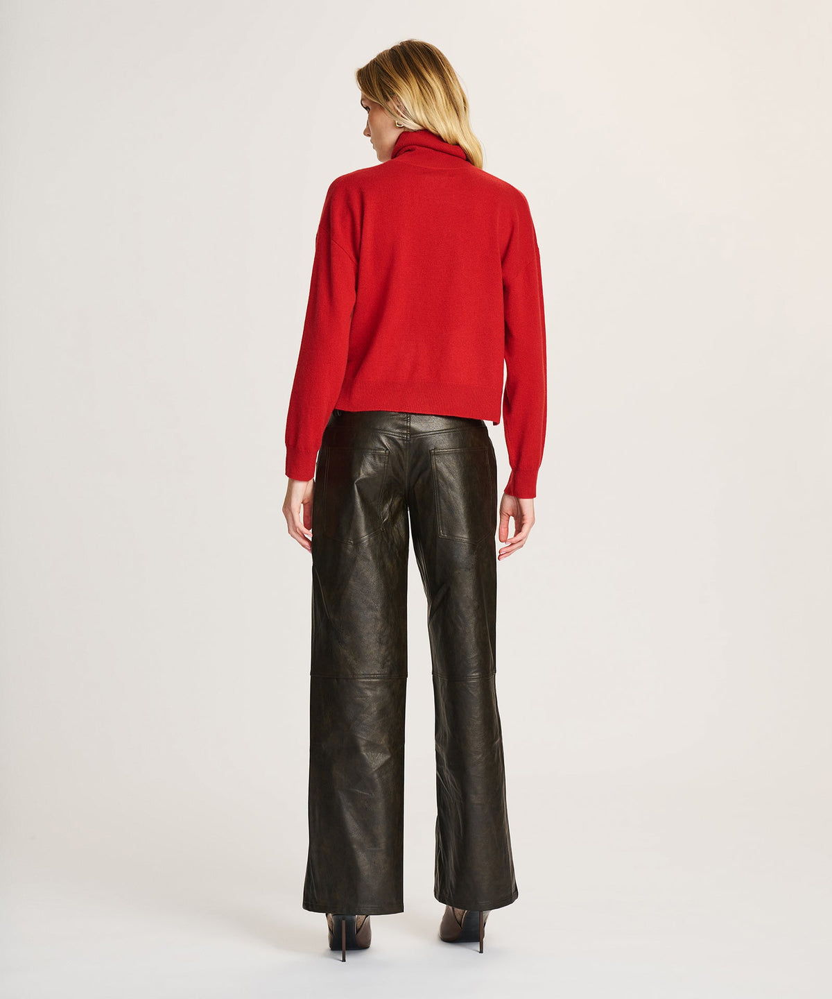 Signature Cashmere Boxy Turtleneck Sweater
