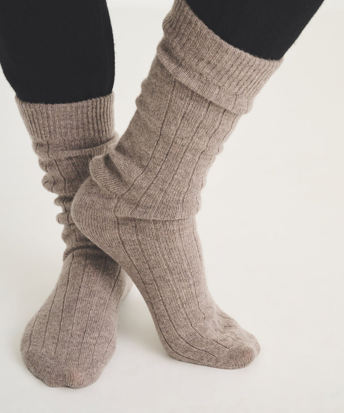 Signature Cashmere Ribbed Socks