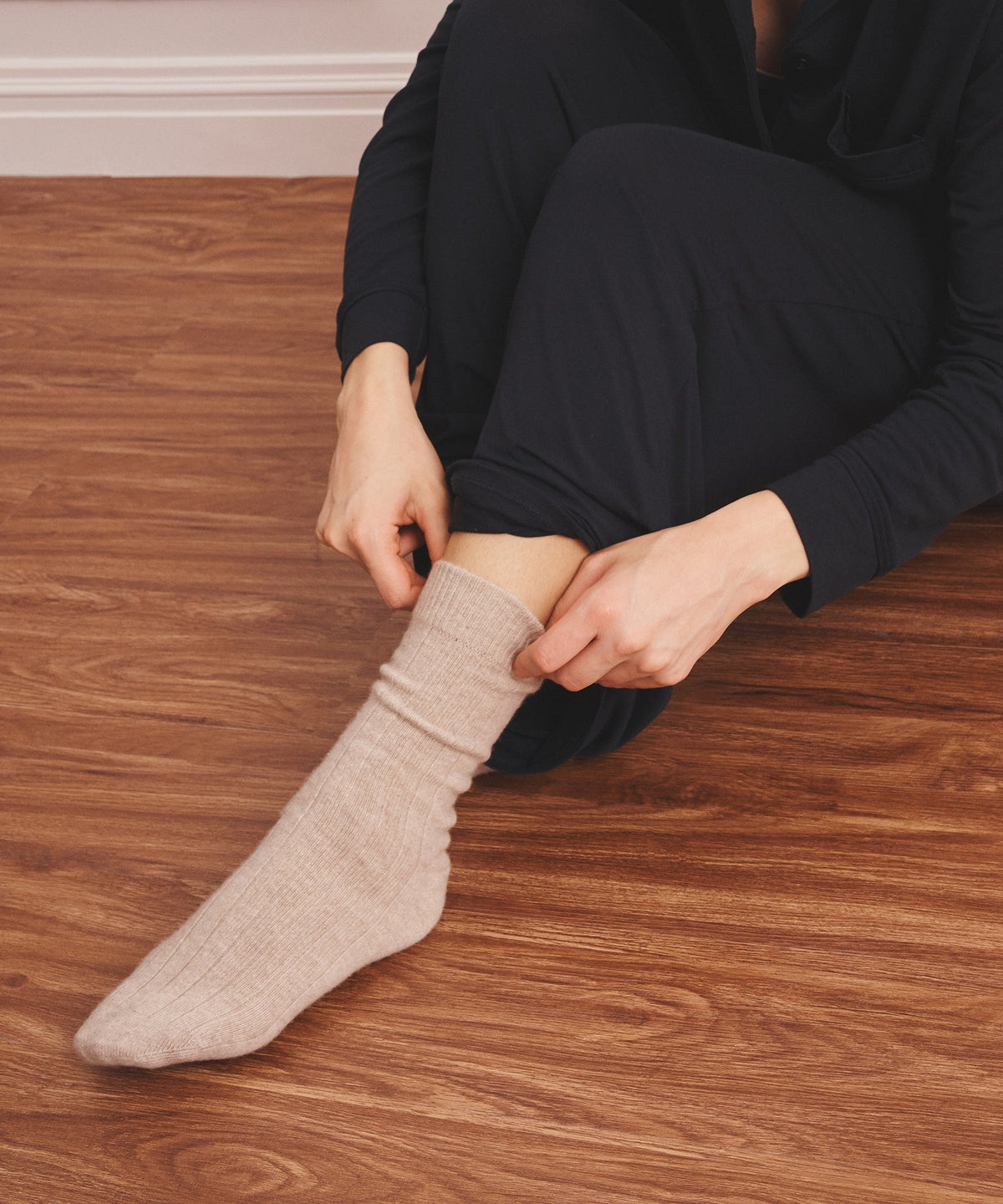 Signature Cashmere Ribbed Socks